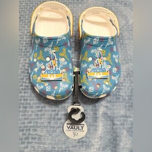 Walt Disney World Vault collection Crocs NWT size 6 women’s